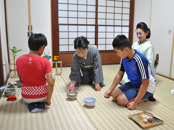 茶道講座　講師　渡邊宗鶴（そうかく）先生